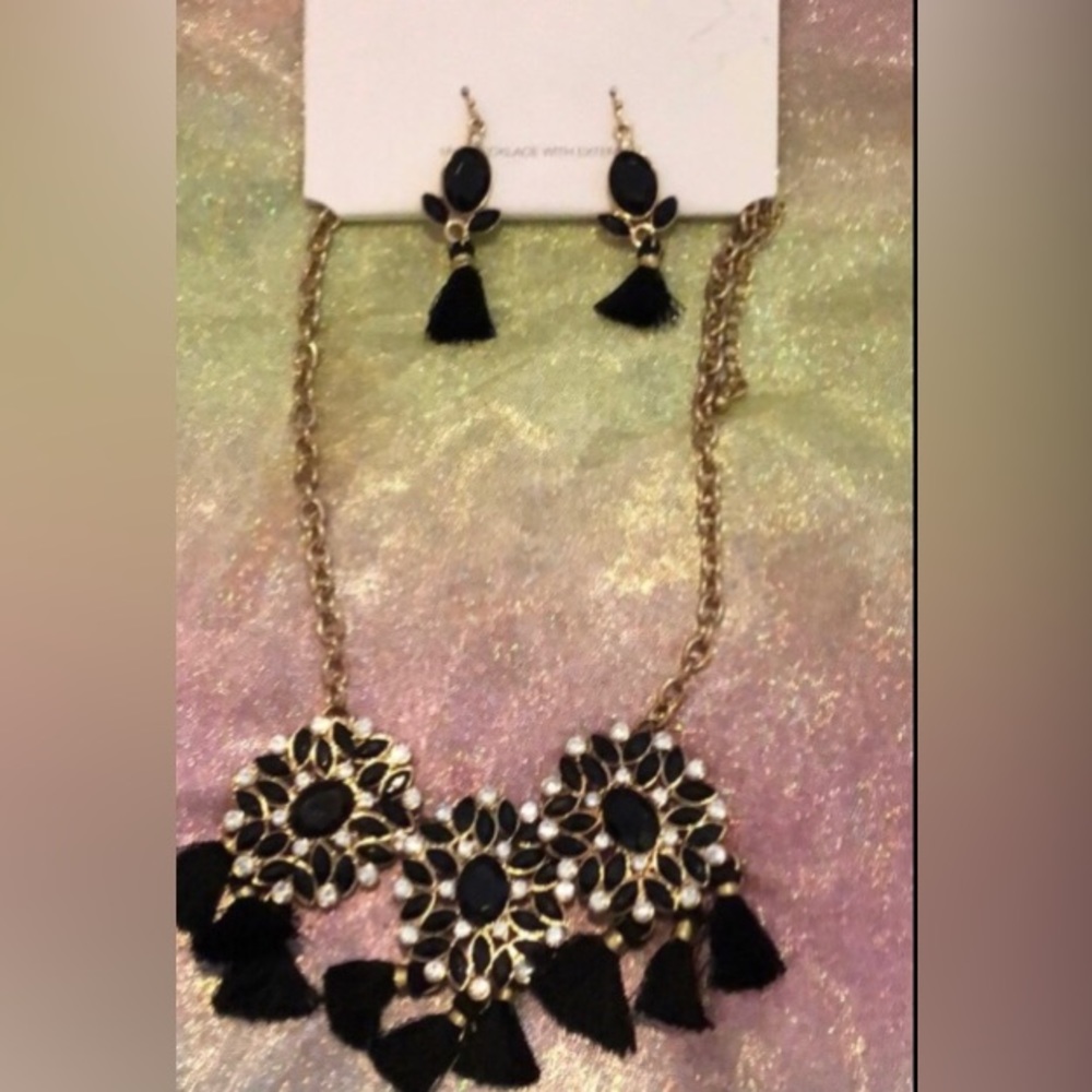 Time and Tru Earring and Necklace Set